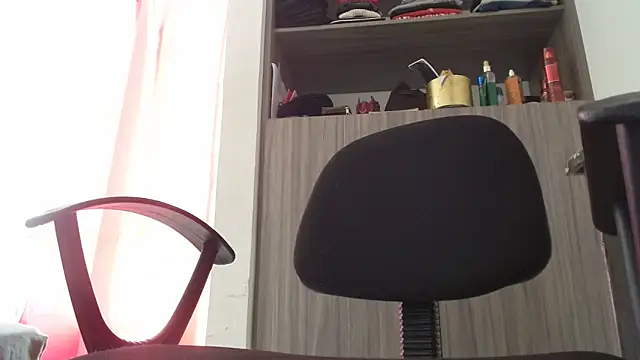 Chat +18 de nicolle_milf1978 ao vivo