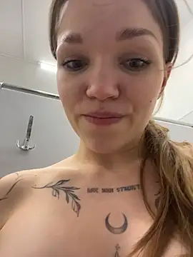 StreetSquirt live XXX chat