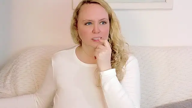 Sarah4you élő XXX-chatje