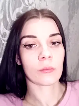 Show modela JhonSHelBy7LuNa na web-kameri