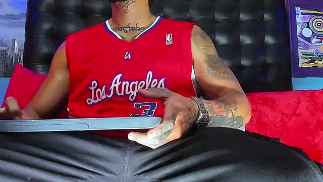 Czat XXX na żywo – Dominic_Donnovan