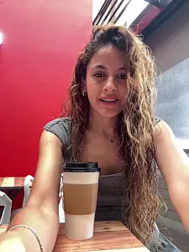 alana15 élő XXX-chatje