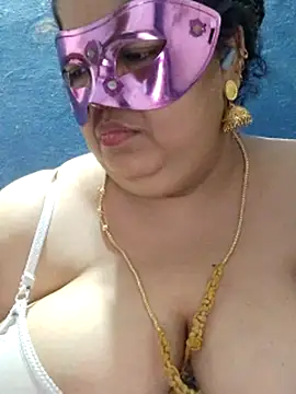 tamilthanushri élő XXX-chatje