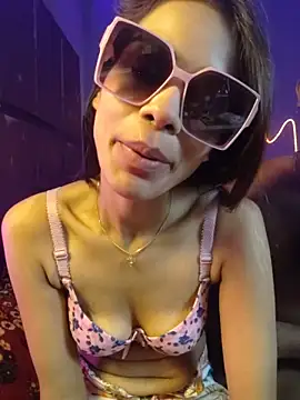 Ivy_the_goddess Show in webcam