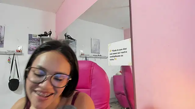 CAMILA--REY élő XXX-chatje