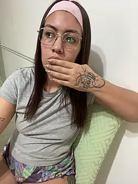 DimeAria live XXX chat