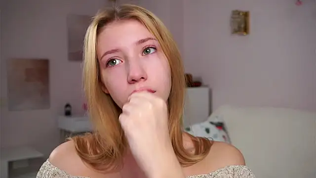 SunnivaCovil's Live XXX Chat