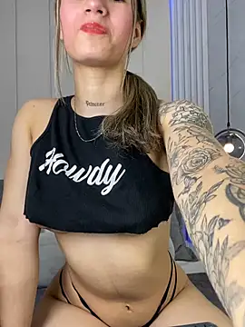 Chatroom XXX en direct de JuliaColemann