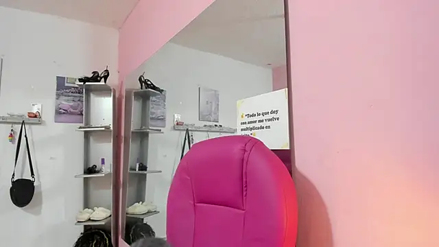 Chatroom XXX en direct de CAMILA--REY