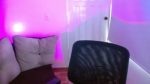 milfrousse's Live XXX Chat