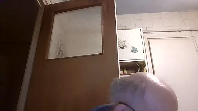 mariusica1@xh Adlı Modelin Canlı XXX Sohbeti