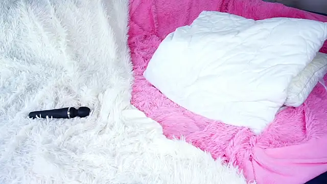 YettaCalabria's Live XXX Chat