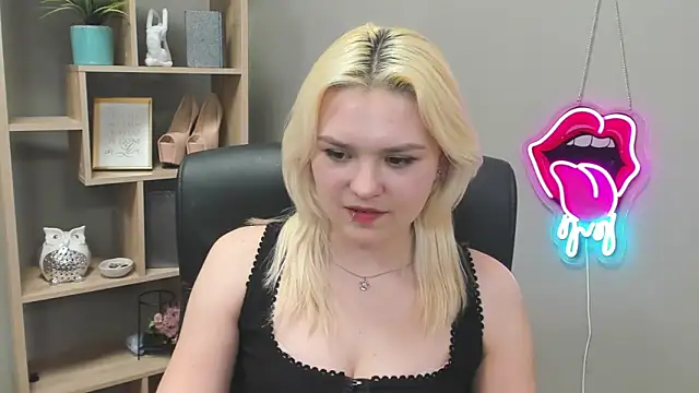 SweetLilyxo's Live XXX Chat