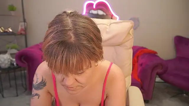 Chatroom XXX en direct de BellaLaPetit