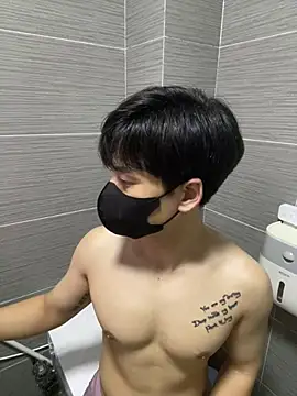 kimze7: διαδικτυακό σόου στην κάμερα