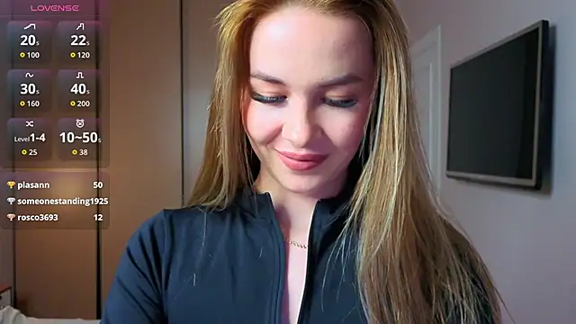 LunaCurlly's Live XXX Chat