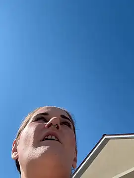 lolabunny9: διαδικτυακό σόου στην κάμερα