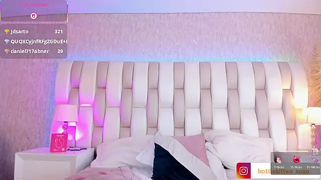 Viollet_xoxo élő XXX-chatje