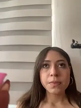 PrettyAmber: онлайн-секс-чат