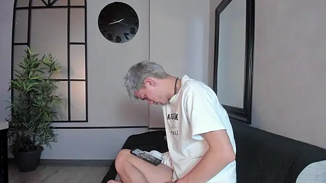 nicktorn: διαδικτυακό σόου στην κάμερα