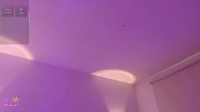 Živý XXX chat TINY_TAY