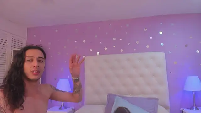 Chat XXX en directo de Goldentemptation_