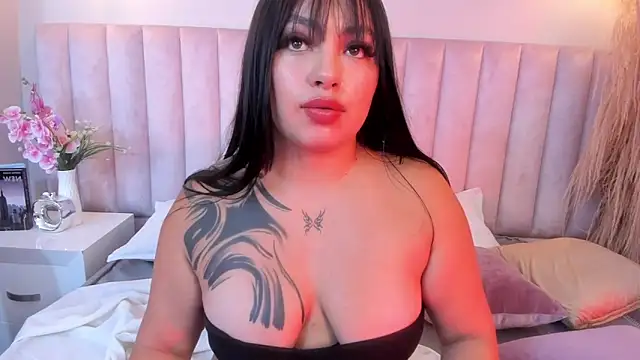 Show modela Lily_Cooper__ na web-kameri