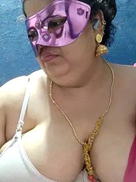 tamilthanushri লাইভ XXX চ্যাট