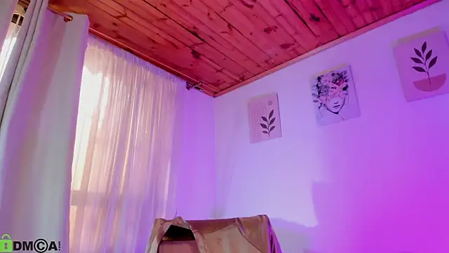 Lauraricci__ élő XXX-chatje