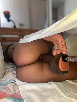 ROUSSH Adlı Modelin Canlı XXX Sohbeti