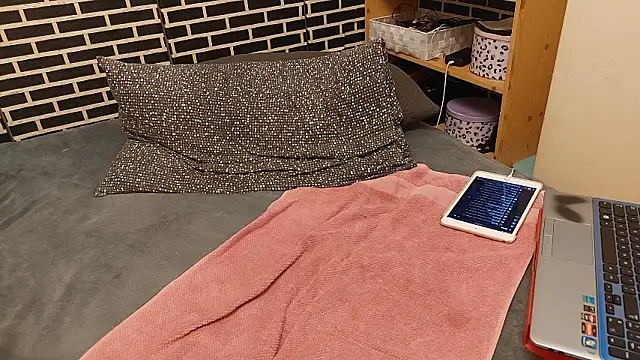 Spatgirl webcam show