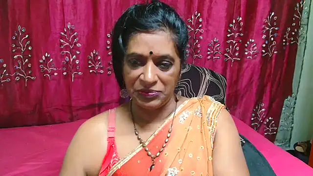 INDIANFUSION Adlı Modelin Canlı XXX Sohbeti