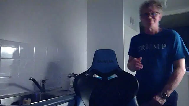 Hardwarelane67's Webcam Show