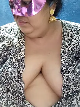 tamilthanushri élő XXX-chatje