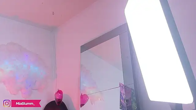 MiiaBlumm_ webkamerás műsora