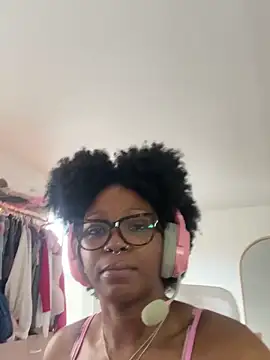 Chat +18 de mochamimi ao vivo