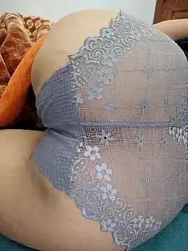 Haralushiaaa élő XXX-chatje