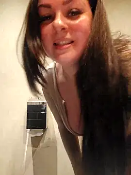 BaddieBellaUK Adlı Modelin Canlı XXX Sohbeti