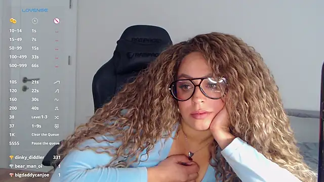 _Just_a_queen_3 Adlı Modelin Canlı XXX Sohbeti