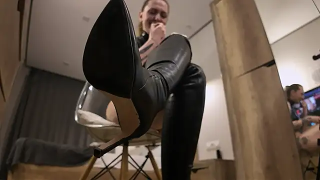 vinylstore: απευθείας συνομιλία ΧΧΧ