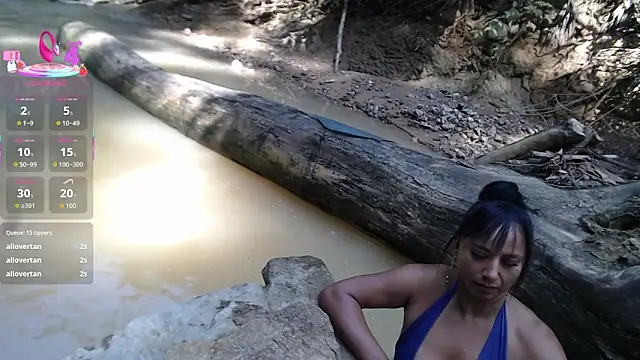 esmeralda_li Show Webcam