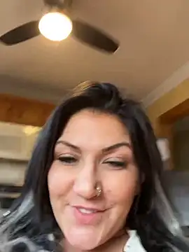 Show modela LittleMissEeve na web-kameri