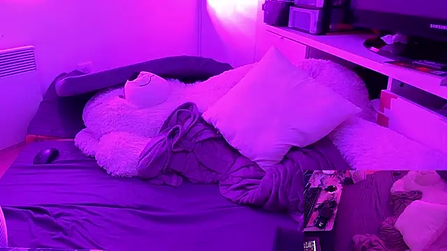 CeriseLapineのライブXXXチャット