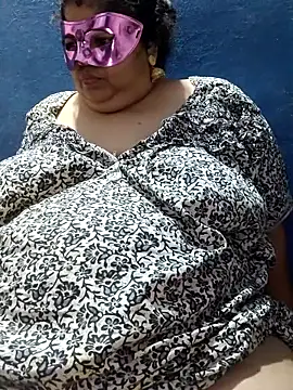 tamilthanushri 即時 XXX 聊天