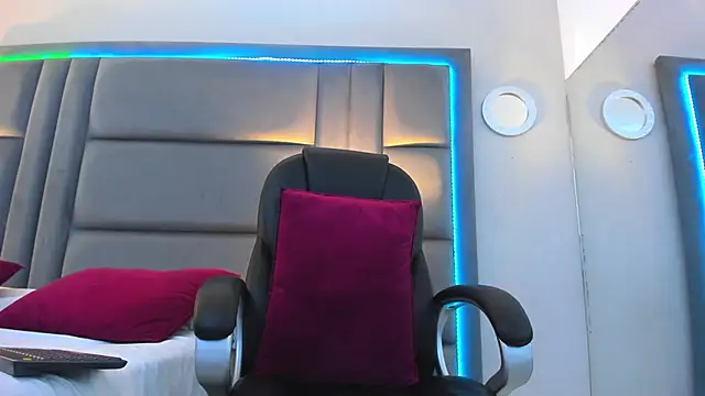 EllaEvanz live XXX chat