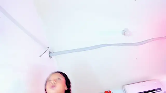 Emily_Coper18 Adlı Modelin Canlı XXX Sohbeti