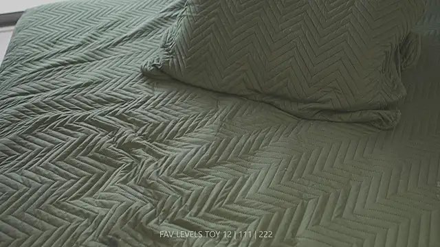 dearnina_ élő XXX-chatje