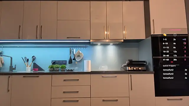 Show modela SoftnessMila na web-kameri