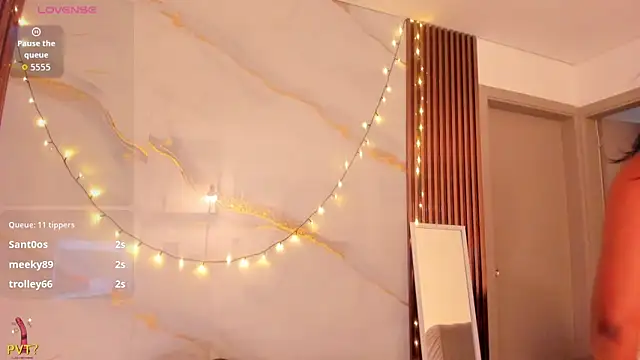 SaraApril_1 Adlı Modelin Canlı XXX Sohbeti