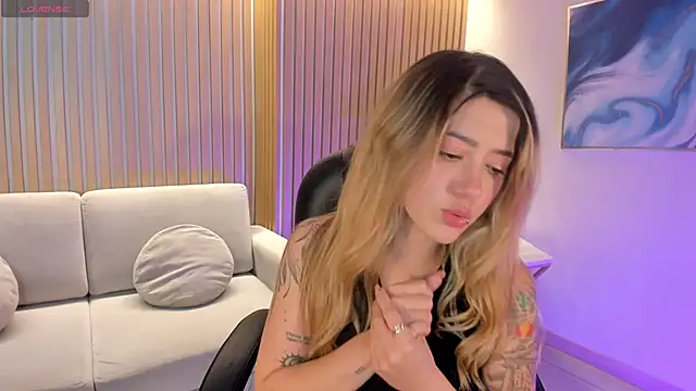 EveBensonX Adlı Modelin Canlı XXX Sohbeti